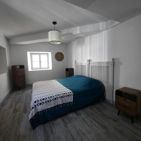 Duplex Place Du Marche Saint-Jean-d'Angely Exterior foto