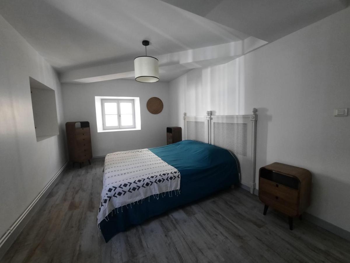 Duplex Place Du Marche Saint-Jean-d'Angely Exterior foto